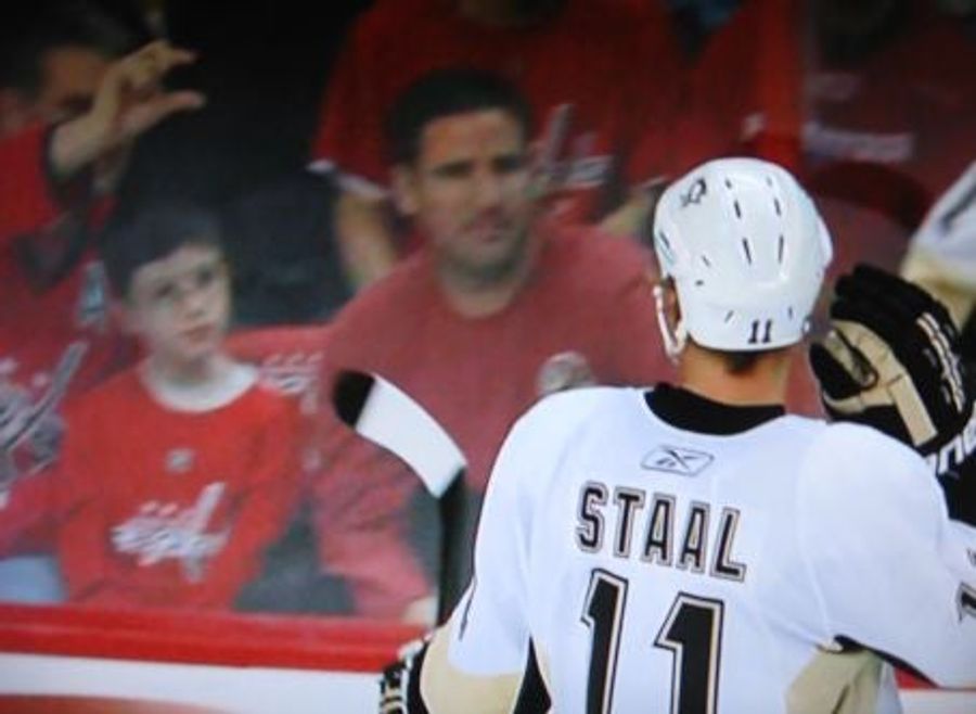 Caps Fan Doesn&#39;t Actually Know Size Of Jordan Staal&#39;s Penis