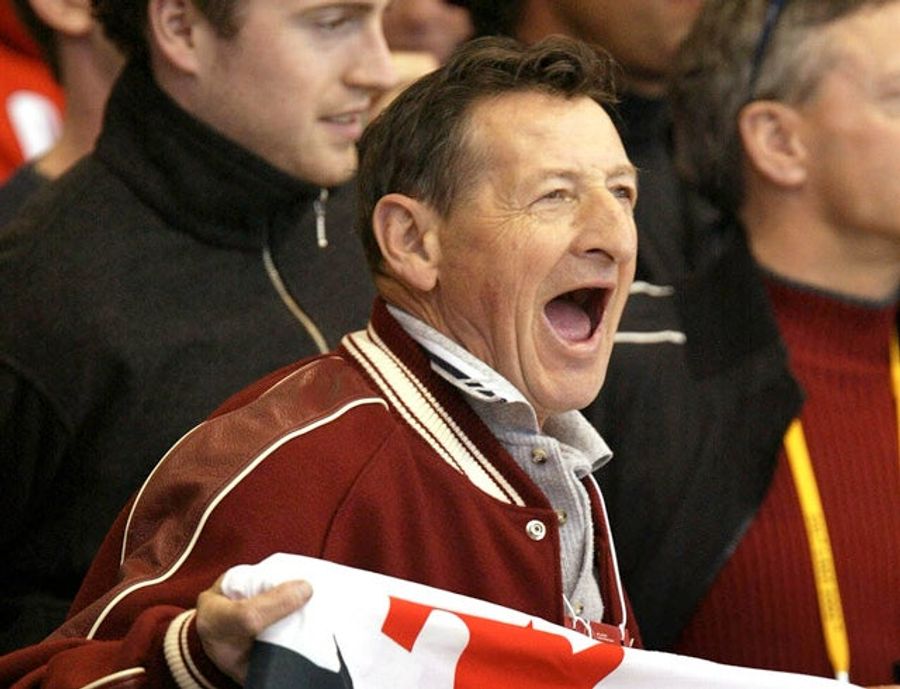Wayne Gretzky's Dad Thinks Fighting In Hockey Is "Stupid"