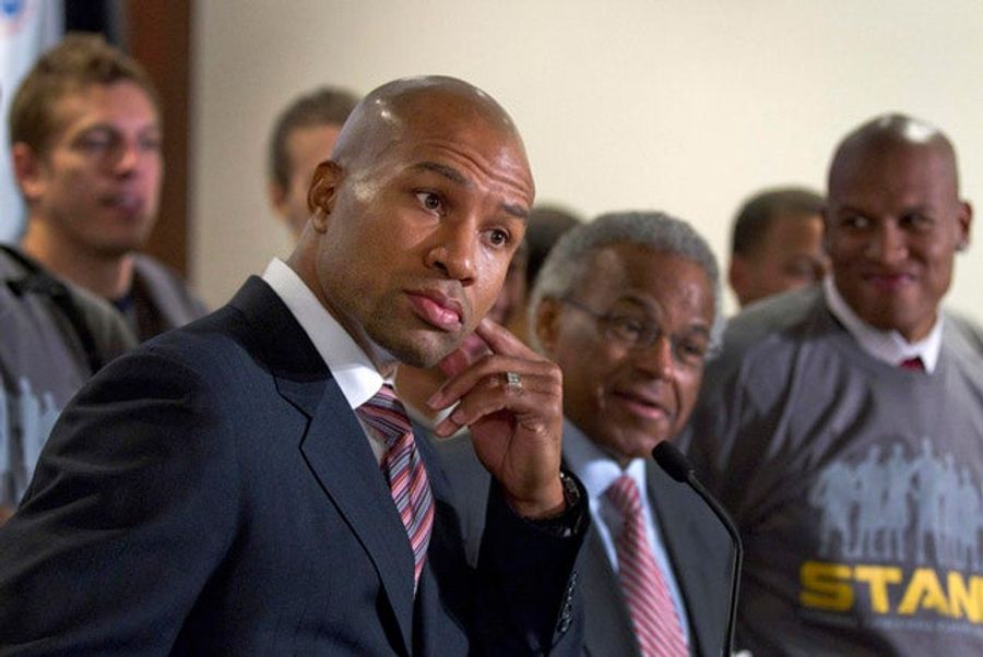 Report: Billy Hunter Moves To Push Derek Fisher Out As Union President