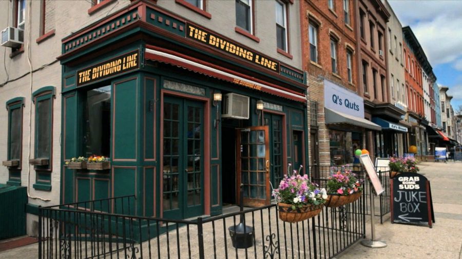 New Era&#39;s &quot;Chicago Vs. Chicago&quot; Spot Is Actually Set At A Hoboken Bar