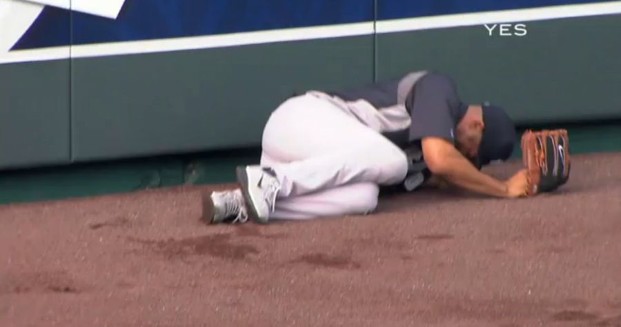 Mariano Rivera Had To Be Carted Off The Field With A Possible Knee Injury Sustained During Batting Practice