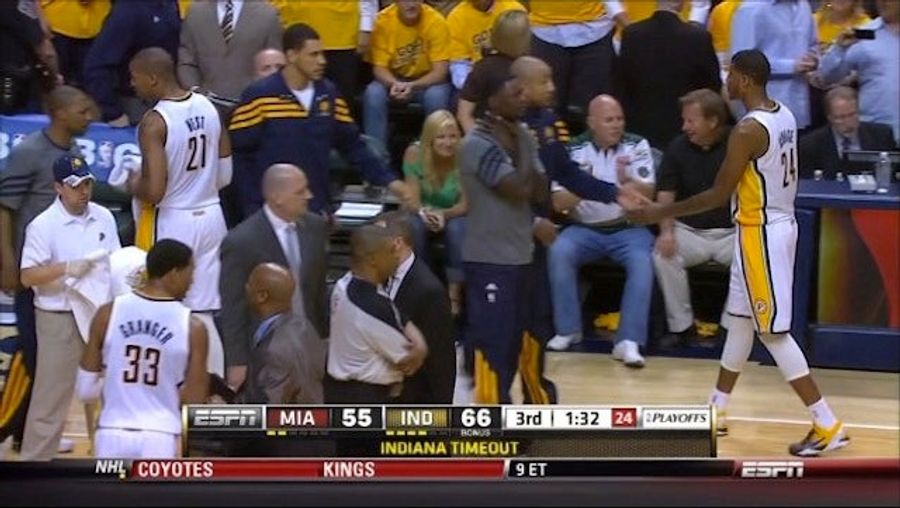 LeBron James Cattily Responds To Lance Stephenson&#39;s Choke Gesture