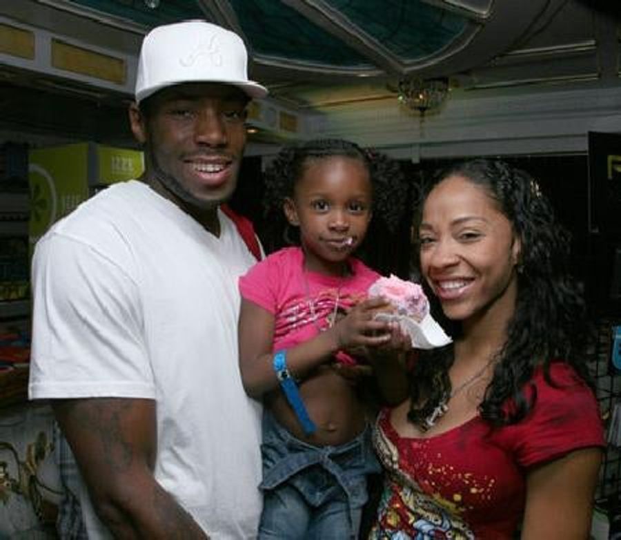 Antonio Cromartie Can't Stop Sexing Ladies, Apparently Married A Crazy One