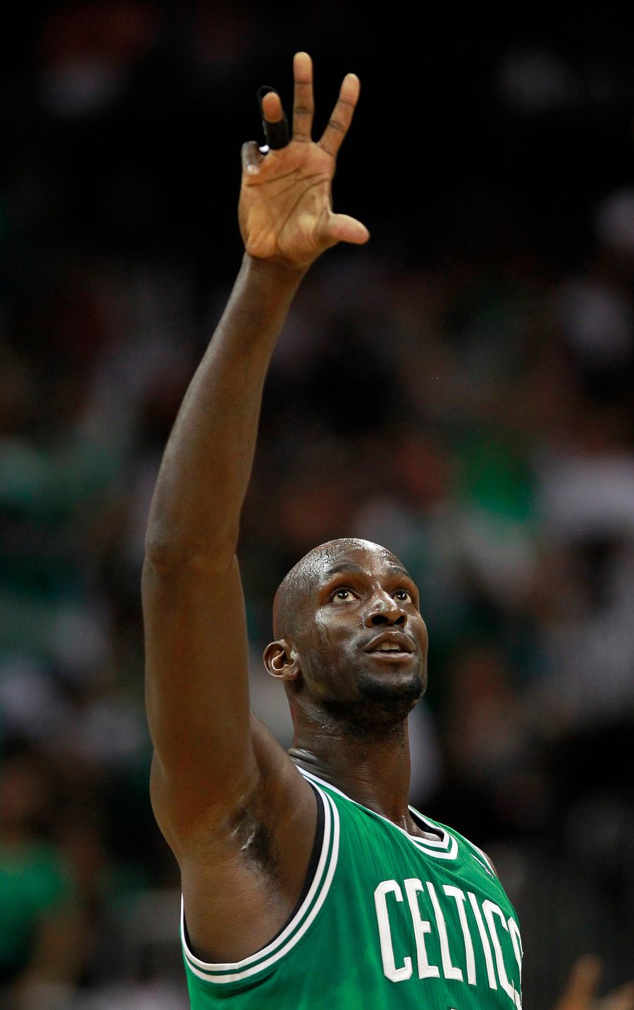 KG: "Philly Fans Are Fair-Weather." <i>Inquirer</i> Writer: "Oh Yeah? Boston's Racist!"