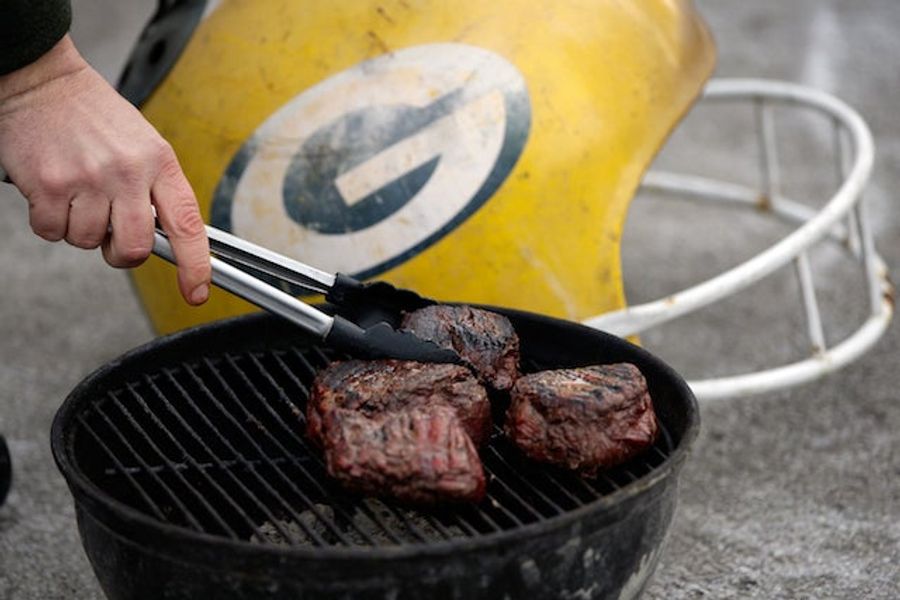 Deadspin&#39;s Memorial Day Weekend Barbecue Recipe Swap