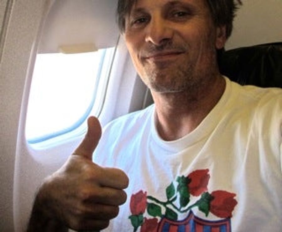 Viggo Mortensen Almost Got Kicked Out Of Dulles Airport For Cheering His Favorite Soccer Team