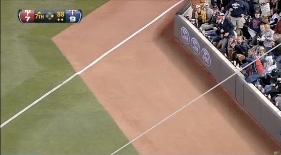 Twins Fan Catches Foul Ball Without Interrupting Cell Phone Conversation