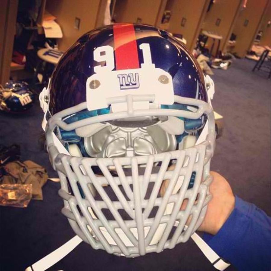 Justin Tuck's Crazy New Facemask Is Awesome <em>And</em> Functional