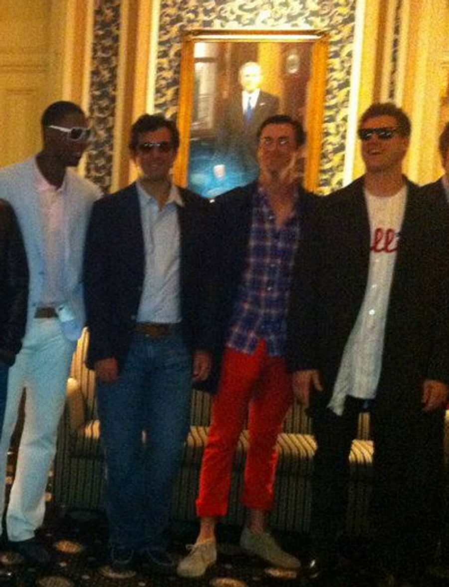 Deadspin I-Team: What's The Story Behind Cole Hamels's Giant Bulge?