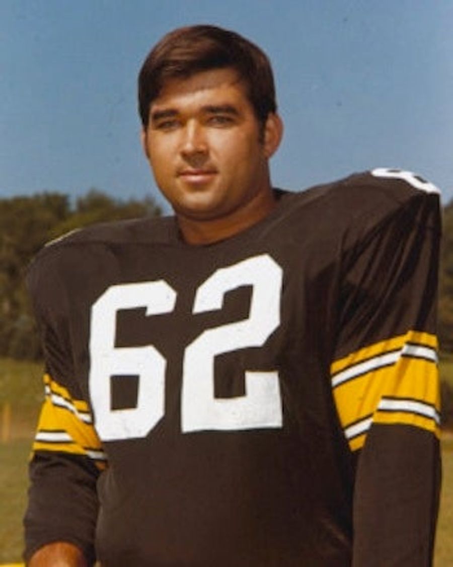 Former NFL Lineman Ralph Wenzel Dies From "Complications Of Dementia"