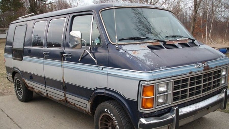 The Indoor Football League Suspended A Coach Because His Team Gave A Player A Ride In A 27-Year-Old Van