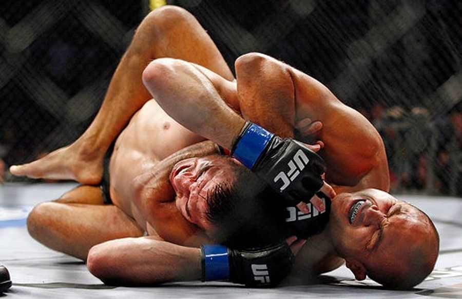 UFC 101: Beating Pipes, Disgusting Bloggers And Gerard Butler&#39;s Furiously Shaken Pud