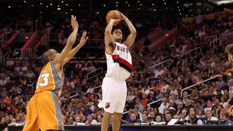 Brandon Roy Comes Out Of Retirement To Play For The Minnesota Timberwolves