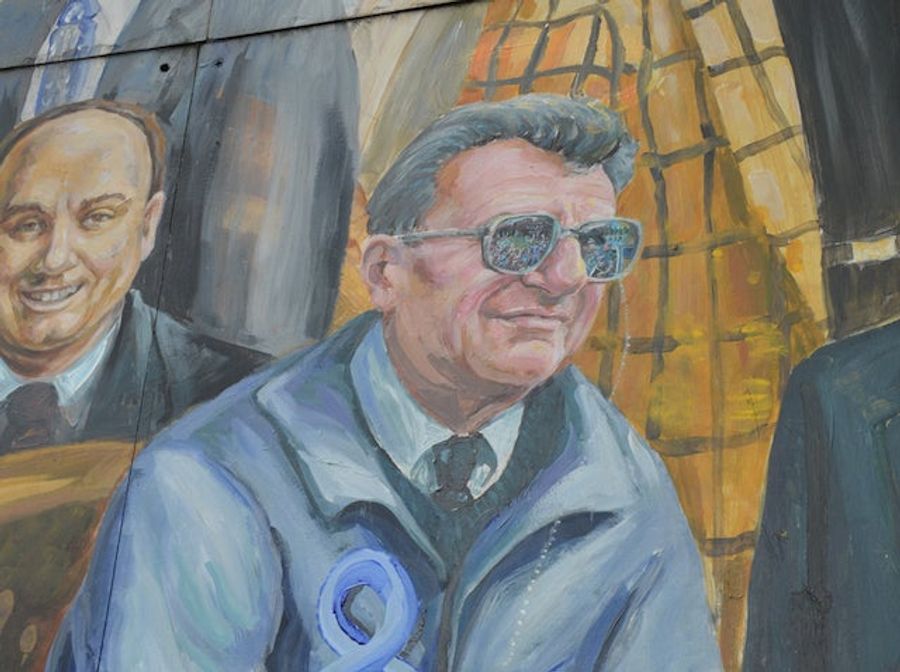 Halo Above Joe Paterno&#39;s Head Removed From Famous Penn State Mural