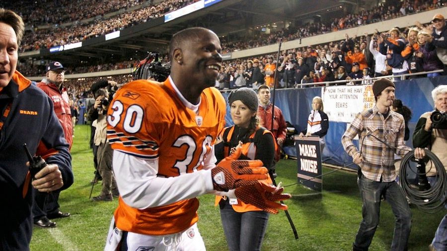 Bears CB D.J. Moore Needed A TV At Training Camp, So He Had Some Fan On Twitter Bring Him One