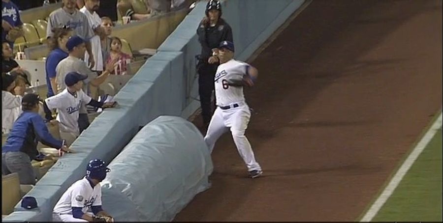 Now Jerry Hairston Has The Ball, Now He Doesn&#39;t