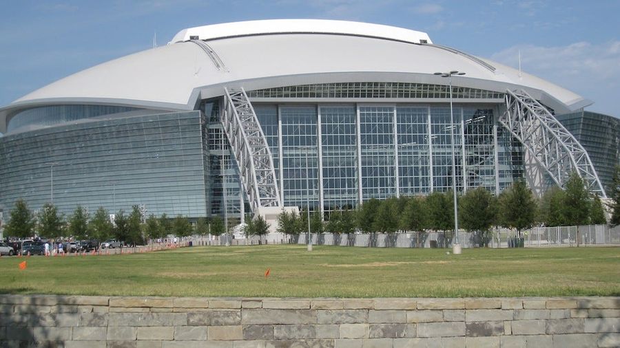 Woman Who Sat For A While On A Hot Bench Outside Cowboys Stadium Now Suing Jerry Jones