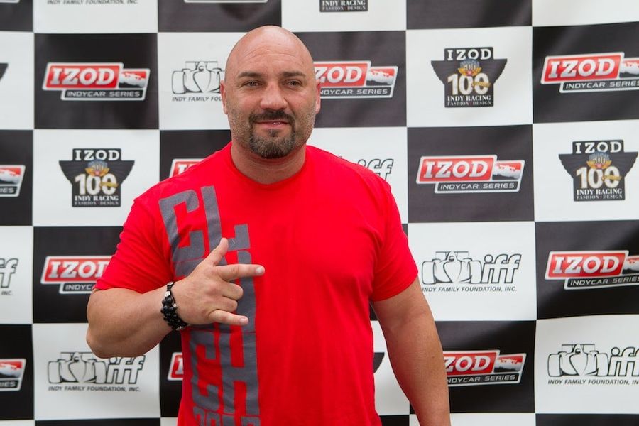Jay Glazer&#39;s NFL Training Camp Survival Kit Included A Steak Knife Under His Pillow