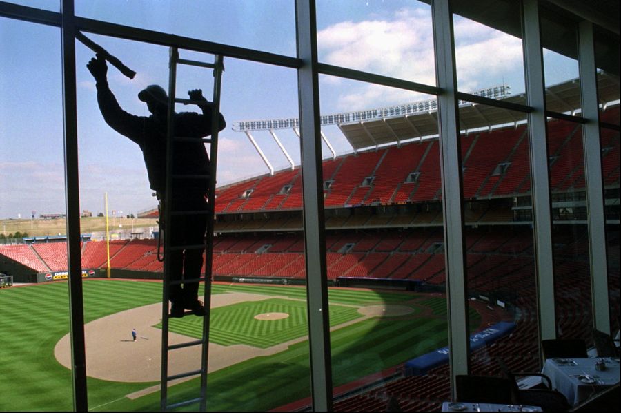 The Royals Are Hiring A Window Washer: "Must Not Be Afraid Of Heights"