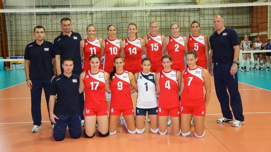 Sleeping Female Croatian Volleyball Player Robbed By Masturbating Man