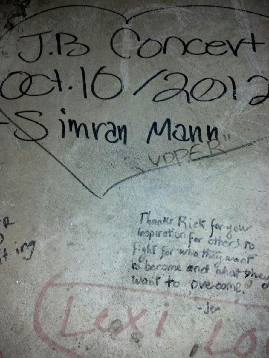 Justin Bieber Fan Defaces Rick Rypien Memorial In Vancouver, Faces Wrath Of Hockey Fans