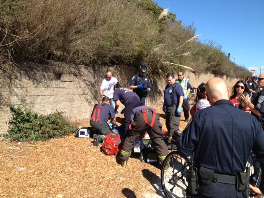 Reports: 49ers Fan Stabbed Near Candlestick Park Just After Kickoff Of Today&#39;s Game Against The Giants