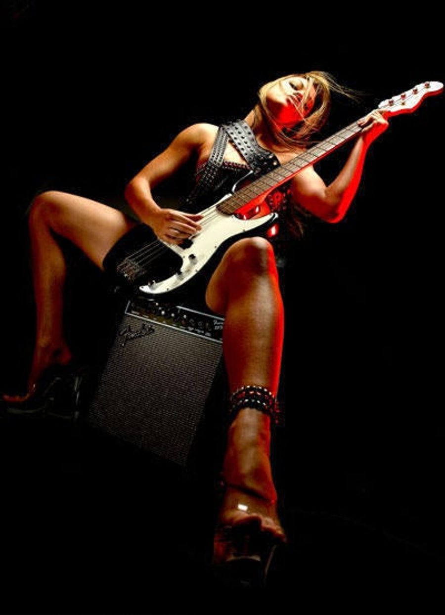 Deadspin | Chicks With Guitars. Jamboroo, Week 16.