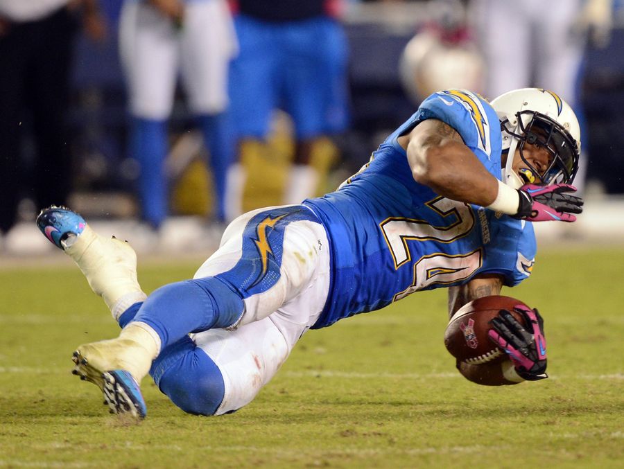 The Chargers&#39; Equipment Manager Had A Showdown With A Referee Before Emptying His Pockets, Which Were Full Of Illegal Tape