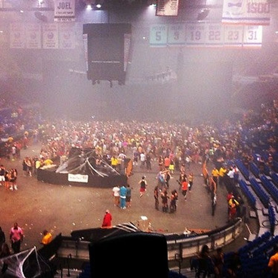 A Man Was Arrested For Landing A Private Helicopter At The Nassau Coliseum During A Concert That Had To Be Shut Down Early Because Everyone Was Drunk