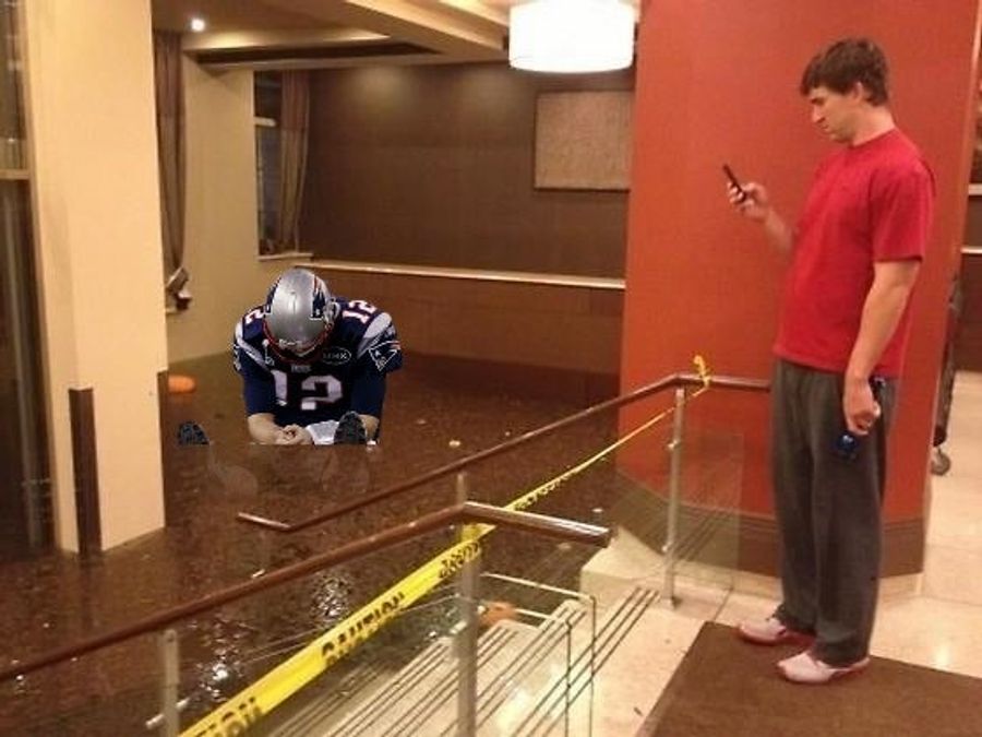 Eli Manning Looking At Things