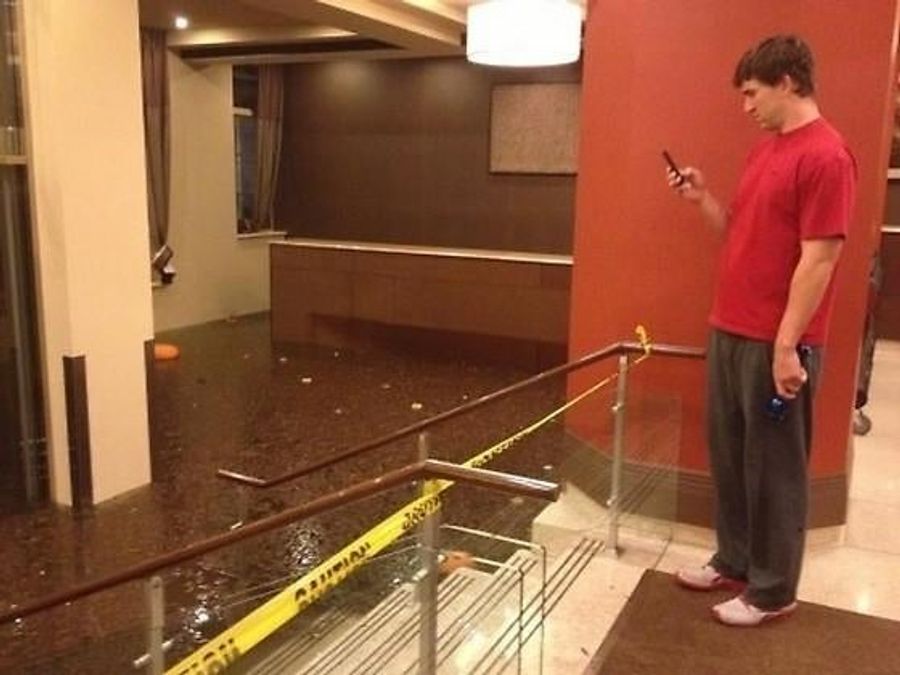 Make Eli Manning Look At Things!
