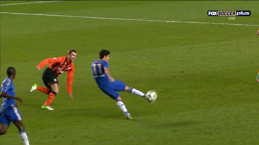 Oscar&#39;s Long-Range Volley Gave Chelsea A Halftime Lead