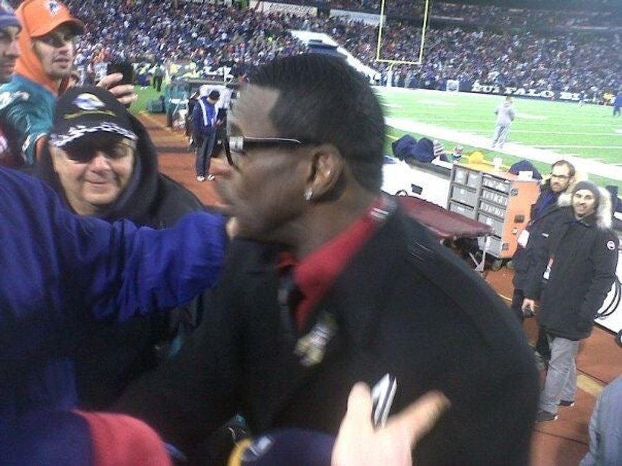 Did Michael Irvin Confront A Heckler At Last Night&#39;s Game? [UPDATE: He Did Not]