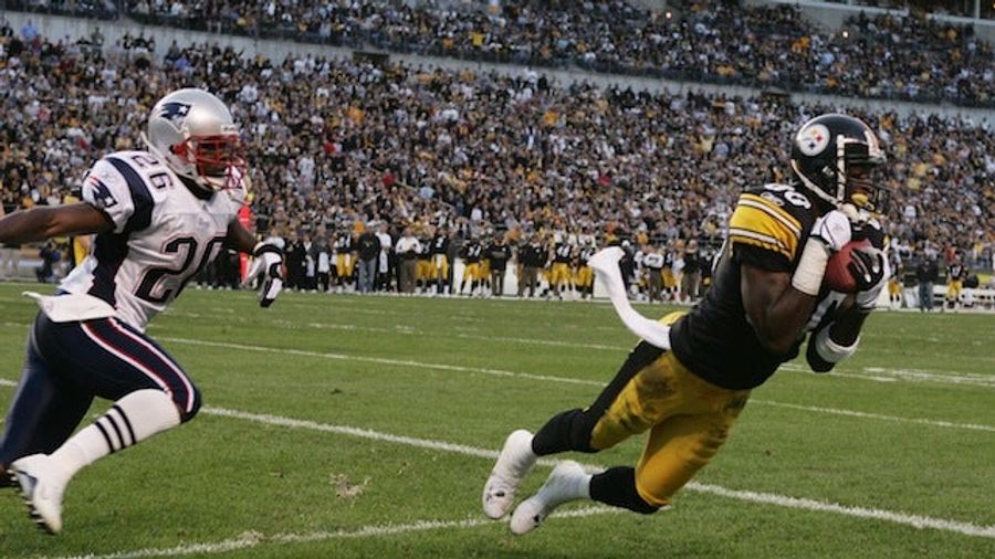Hey Everyone, Plaxico Burress Is Back!