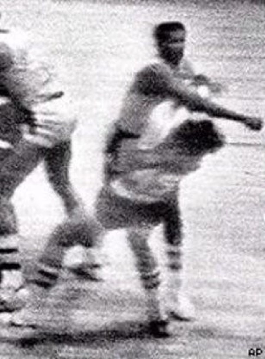 Kermit Washington To Punch Third-World Hunger In The Face