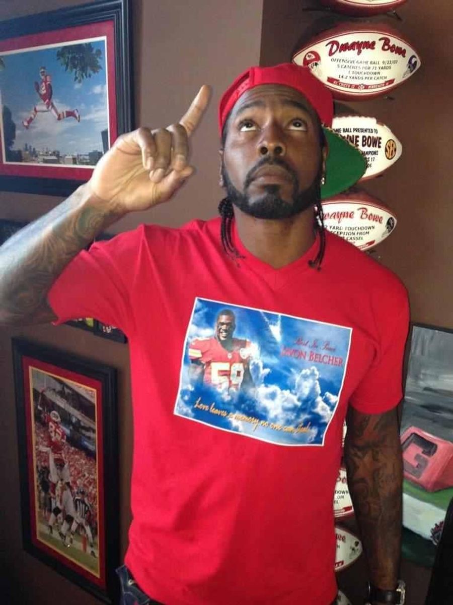 Dwayne Bowe Salutes Jovan Belcher By Wearing A T-Shirt With His Name Misspelled