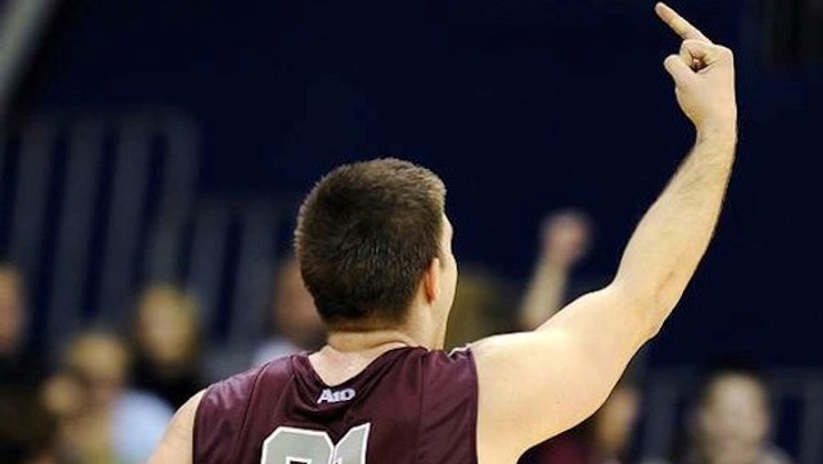 Saint Joseph&#39;s Player Gives Villanova Fans The Finger, Then Blows The Game [UPDATED]