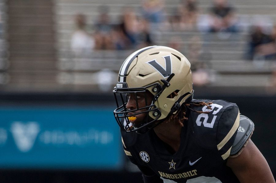 Vanderbilt DE Miles Capers stretchered off field vs. Kentucky 