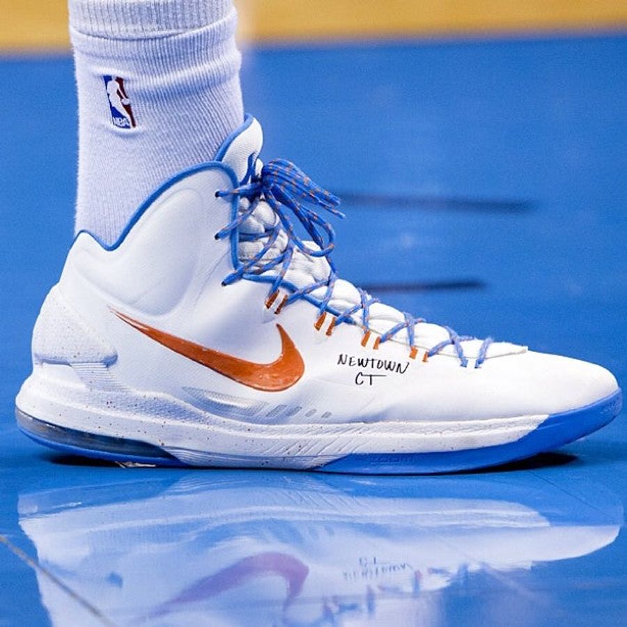 Kevin Durant Memorialized Sandy Hook Last Night With A Message On His Sneakers