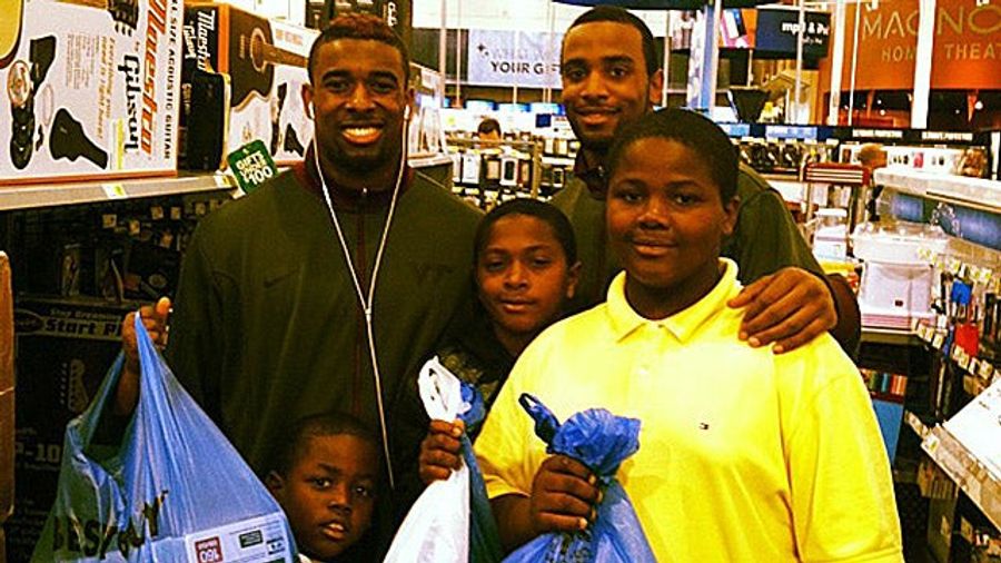 Virginia Tech Cornerback Antone Exum Took Some Random Kids At Best Buy On A $470 Shopping Spree