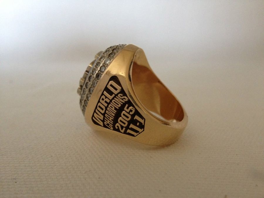 Which Member Of The 2005 White Sox Is Selling His World Series Ring On eBay?