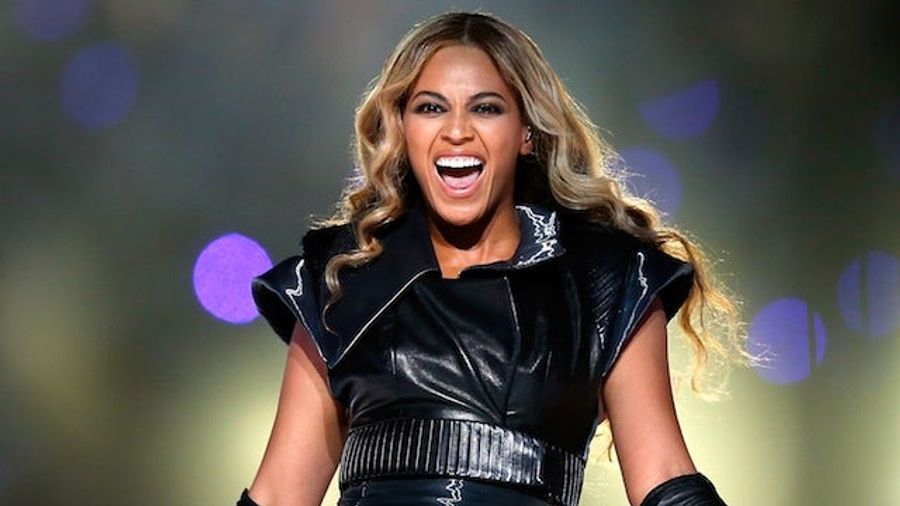 Here's A Really Sad Email From A Guy Who Lost A Prop Bet On Beyoncé's Lack Of Cleavage