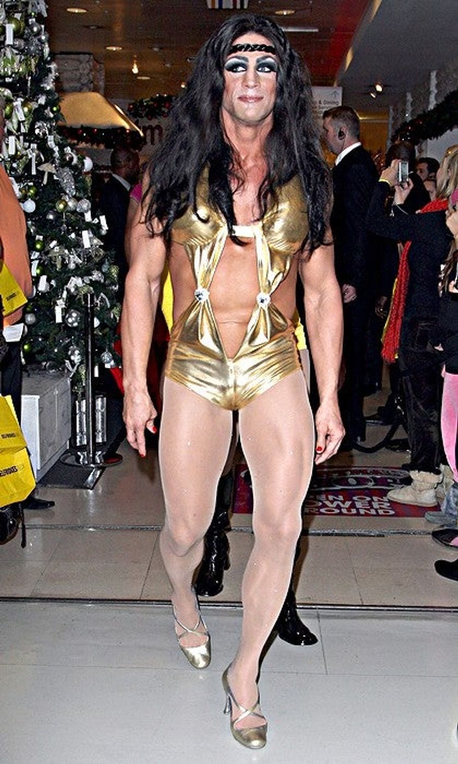 Crossdressing MMA Fighter Tells Estranged Wife She Can "Keep His Dresses"