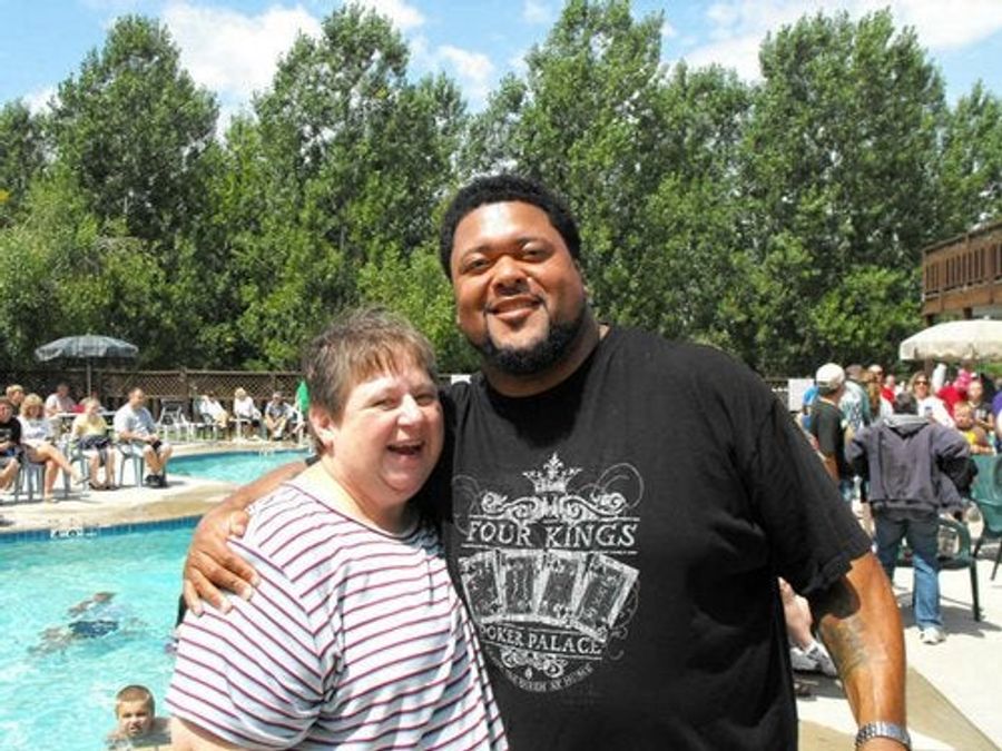 Gilbert Brown's Ladies Will Smother Green Bay With Sexy