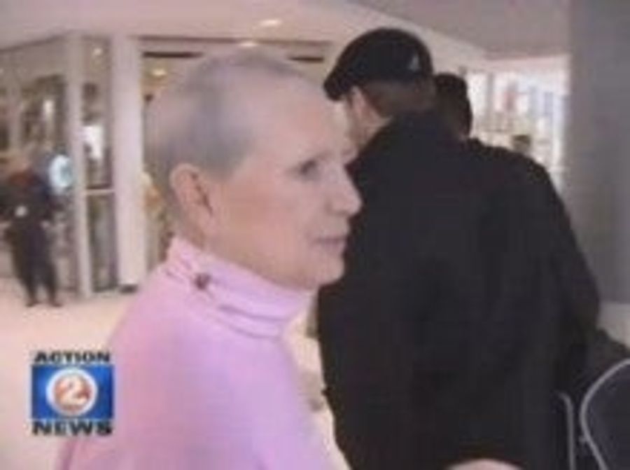 Aaron Rodgers Already Signed Stuff For Cancer Lady, So Can We Drop This Story?