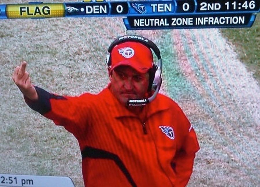 Titans Defensive Coordinator Chuck Cecil Doesn&#39;t Much Like Referees