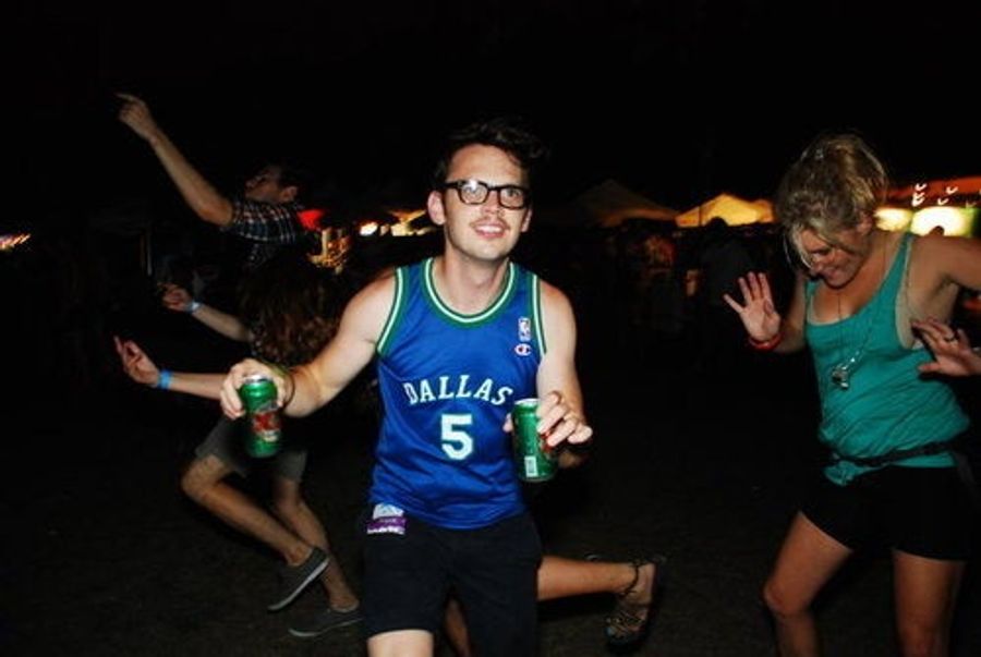 Look At This Fucking Hoopster: &quot;Jason Kidd&quot; Doublefists Dos Equis Cans At A Concert
