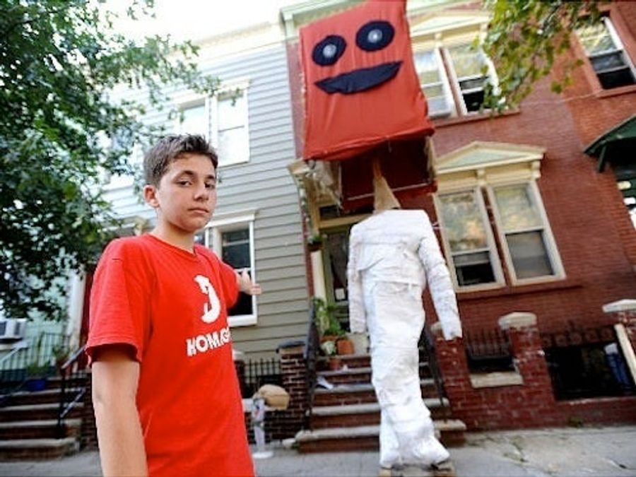 &quot;World&#39;s Largest Bobblehead&quot; Is A Hideous Abomination
