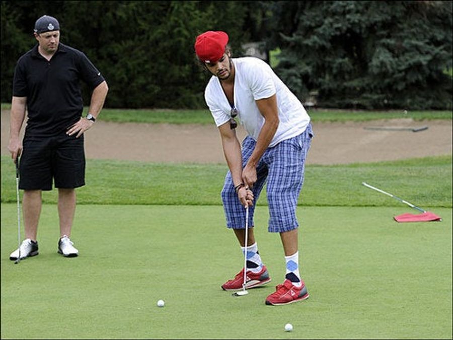 Joakim Noah Plays Golf With Pizzazz