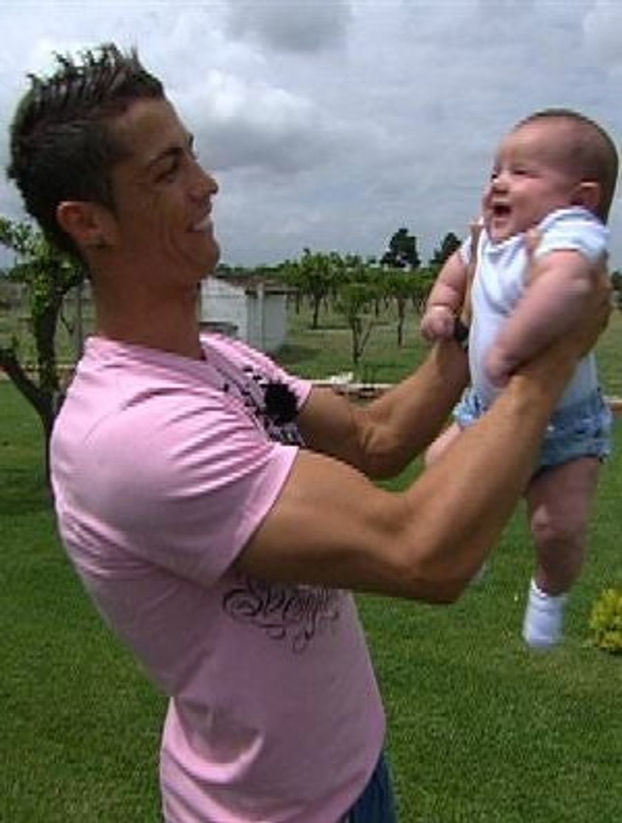 A Late Birthday Present For Our Country: Ronaldo&#39;s Son Is An American Citizen!